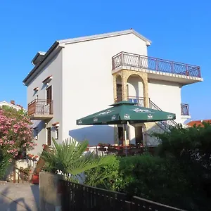 Kamelija Apartment Malinska